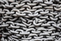 a close up image of a pile of chain links